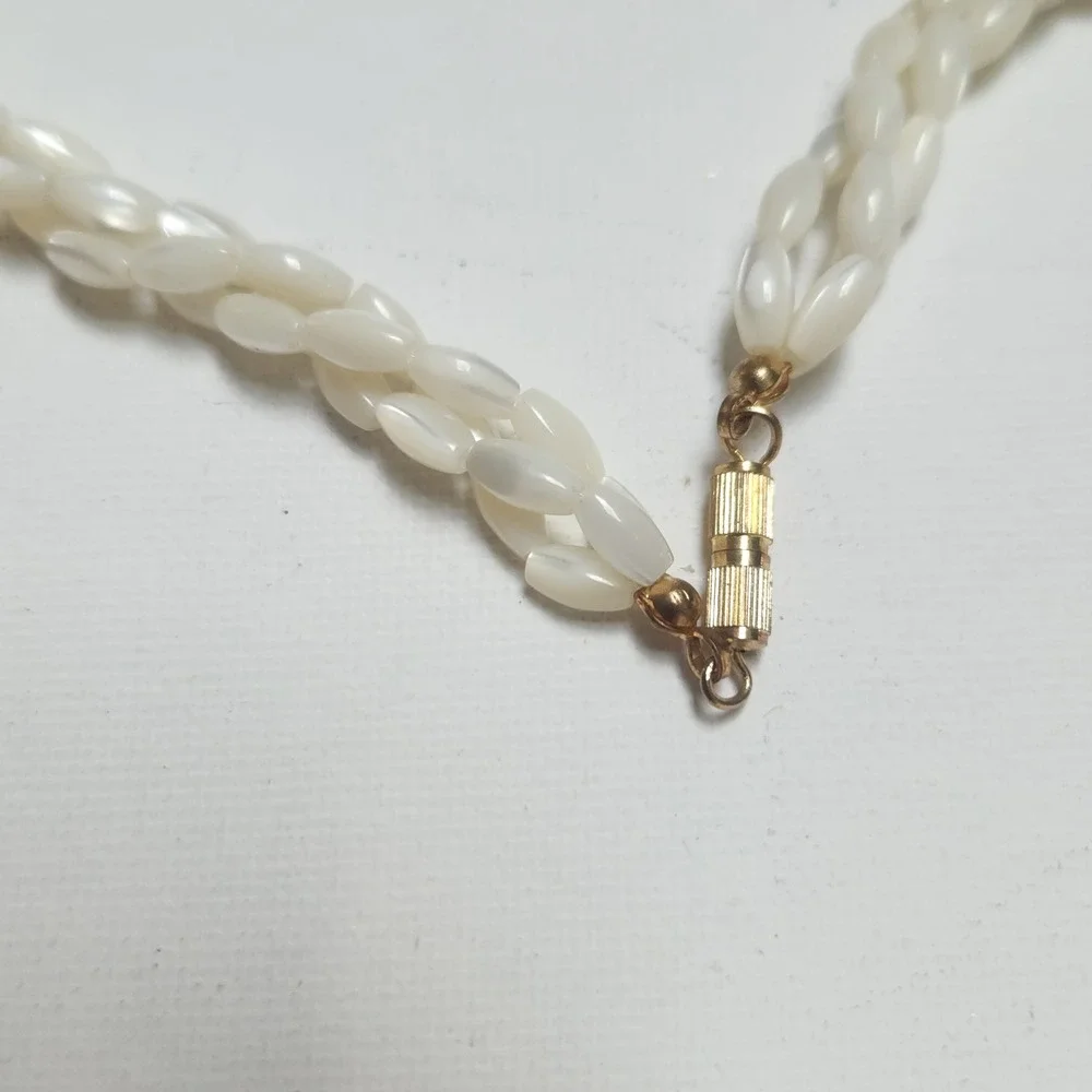 Vintage Mother of Pearl Amethyst Jade Chip Multi Strand Necklace Gold Tone Clasp - Picture 10 of 15